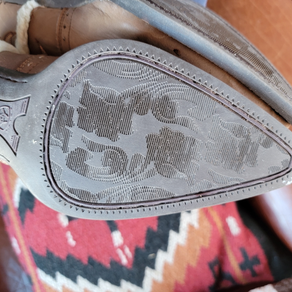 Ariat Shearling-Lined Brown Interior - Picture 6 of 9
